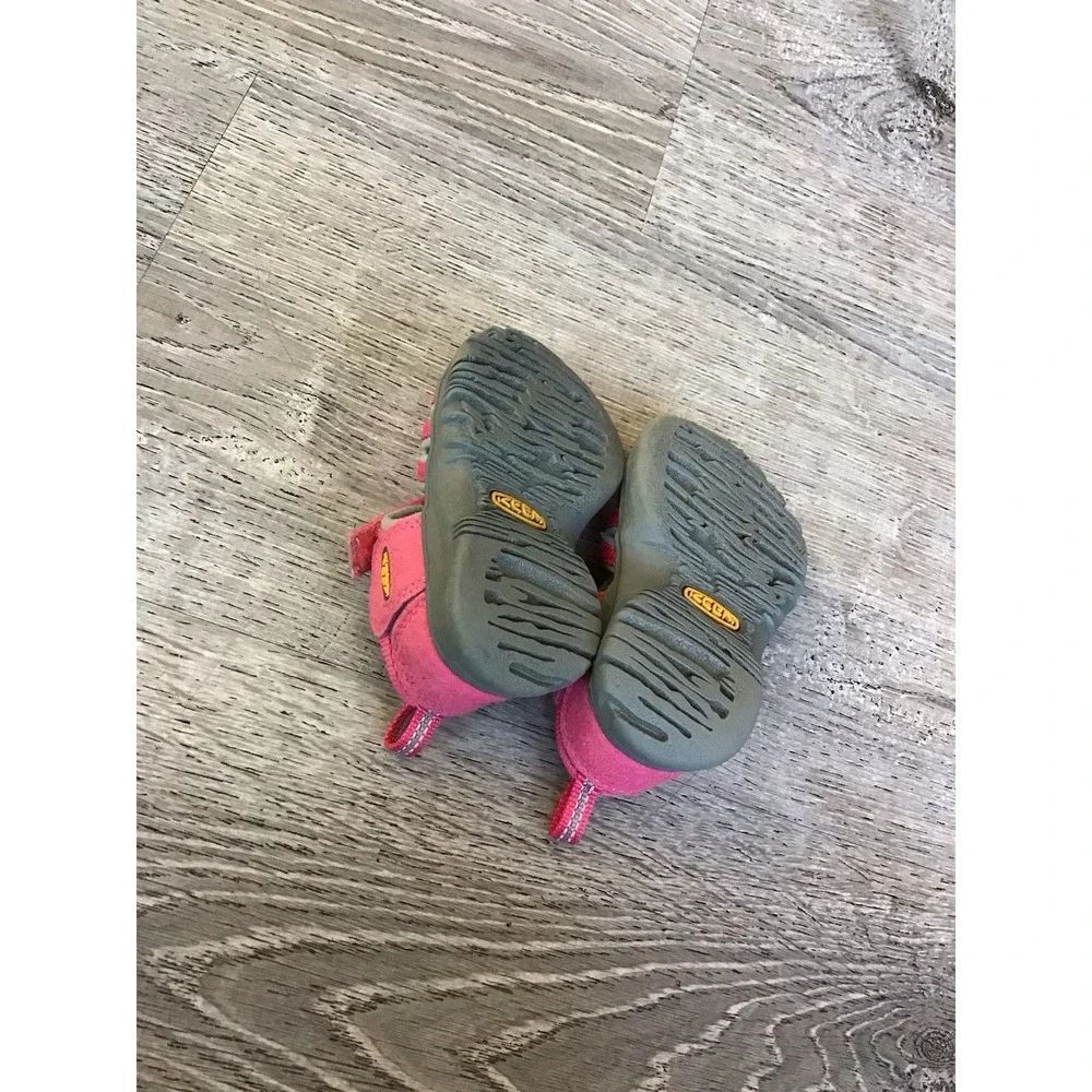 Keen Whisper Baby Girls Size 5 Slip On Water Shoes Sandals 1019213